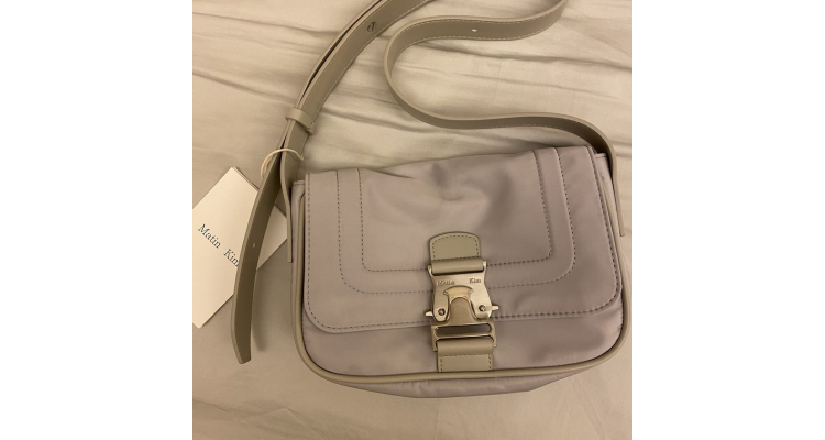 MINI BUCKLE BAG IN LIGHT GREY